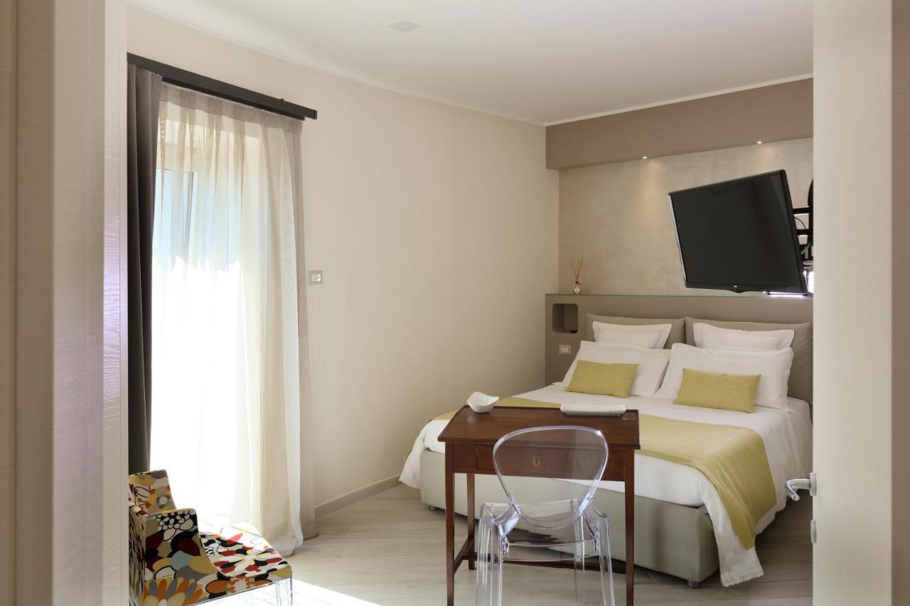 Sparviero Luxury Suites Taormina Buitenkant foto
